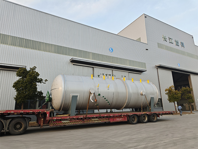 Hardcore Equipment Sets Off! Custom-Made Toluene E